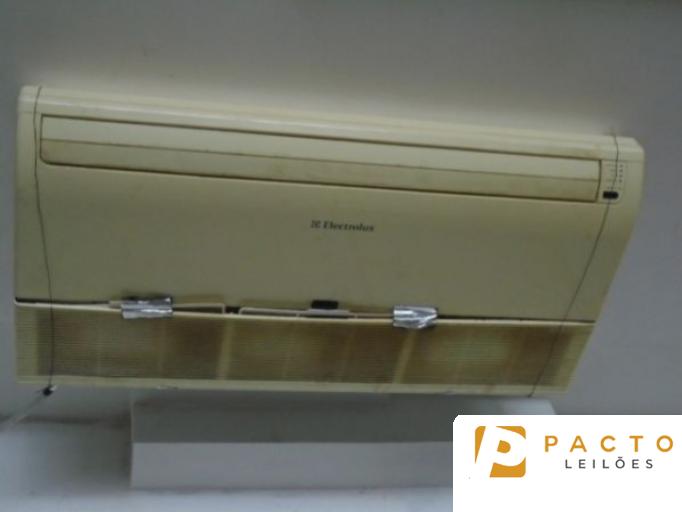 Condicionador de ar ELECTROLUX (COM CONDENSADORA)